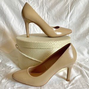 Gorgeous! Nude pumps in faux tan patent leather
